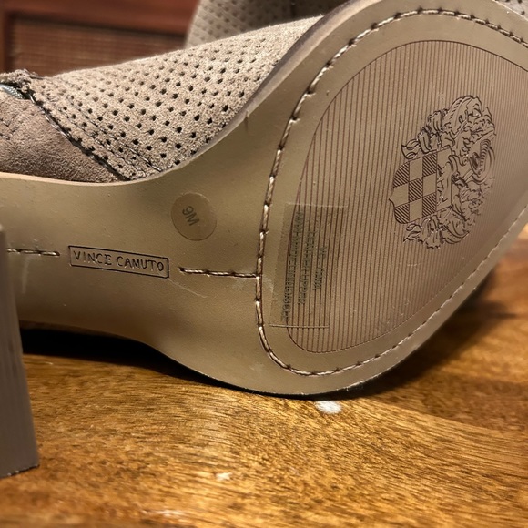 COPY - Vince Camuto Booties Size 9M Never Worn! Pair with Jeans or a dress - Picture 2 of 5